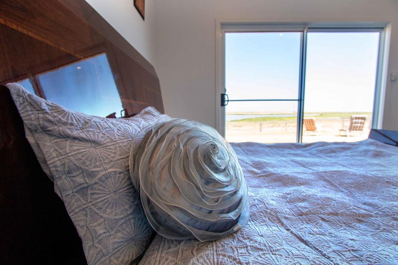 Coorong Island Retreat - Farm Stay At Pet Friendly Property Meningie Kültér fotó