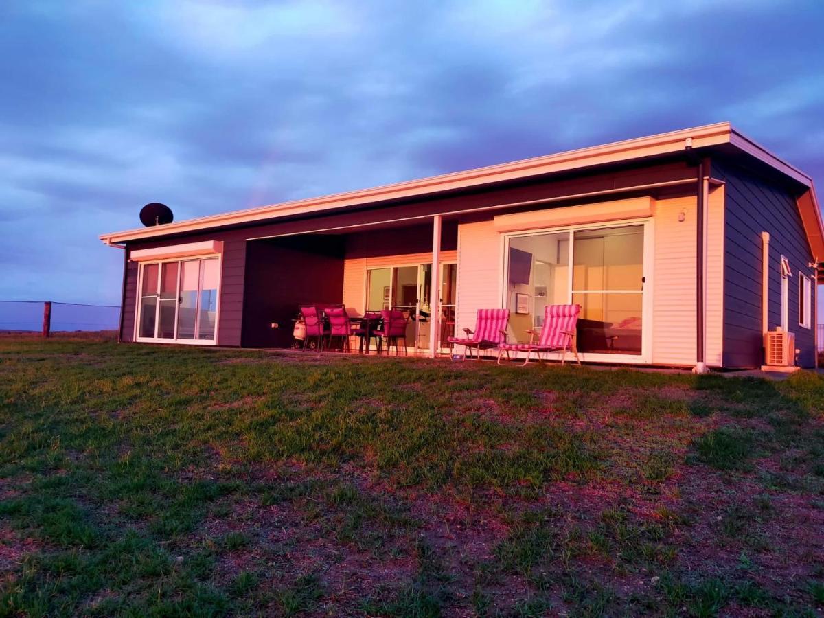 Coorong Island Retreat - Farm Stay At Pet Friendly Property Meningie Kültér fotó