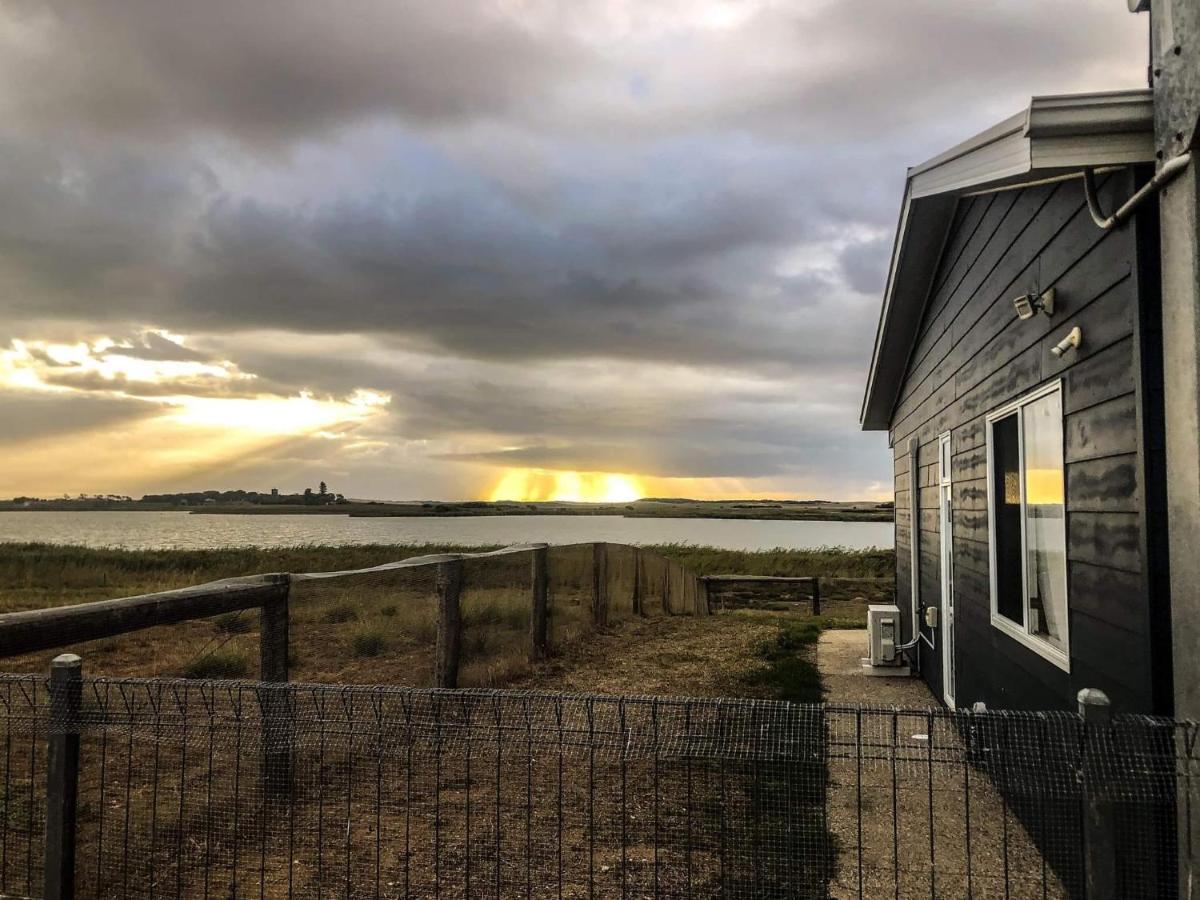 Coorong Island Retreat - Farm Stay At Pet Friendly Property Meningie Kültér fotó