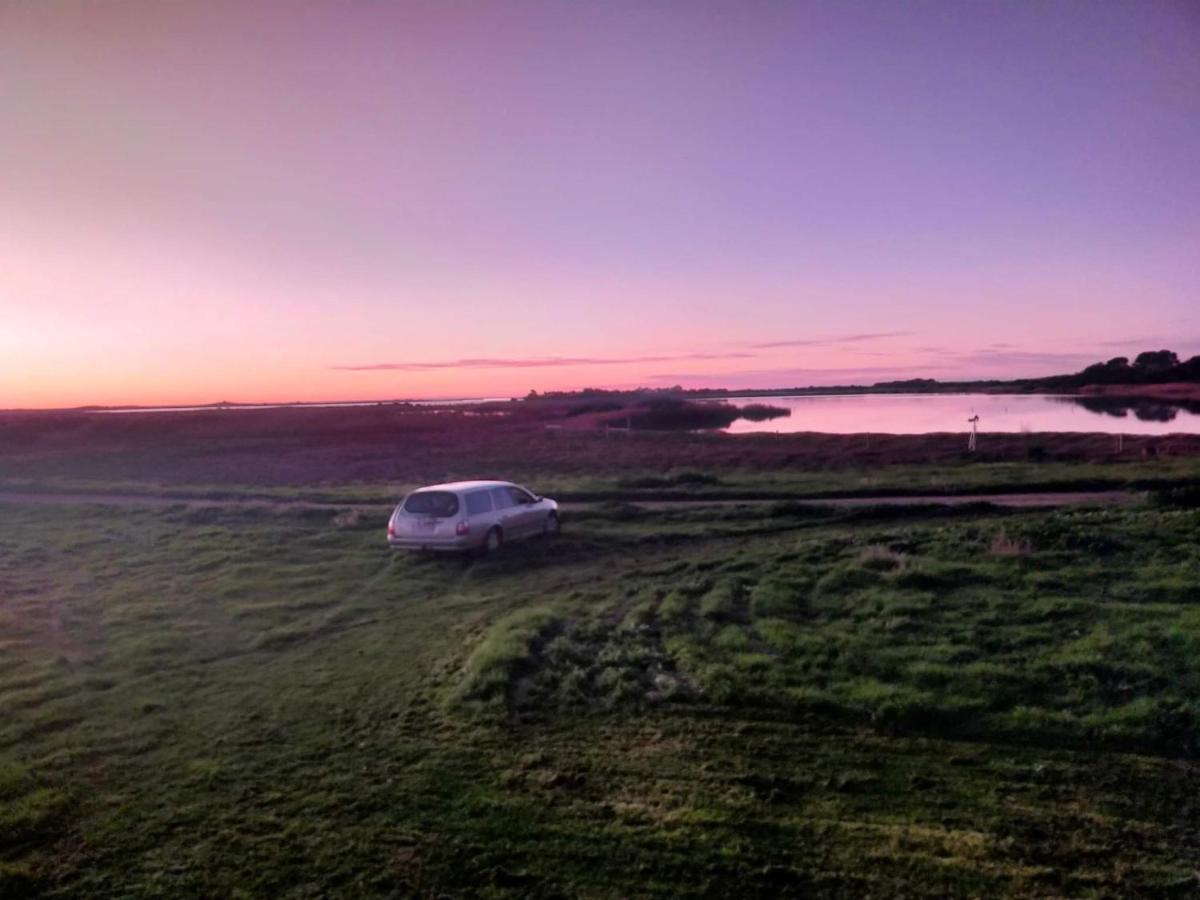 Coorong Island Retreat - Farm Stay At Pet Friendly Property Meningie Kültér fotó