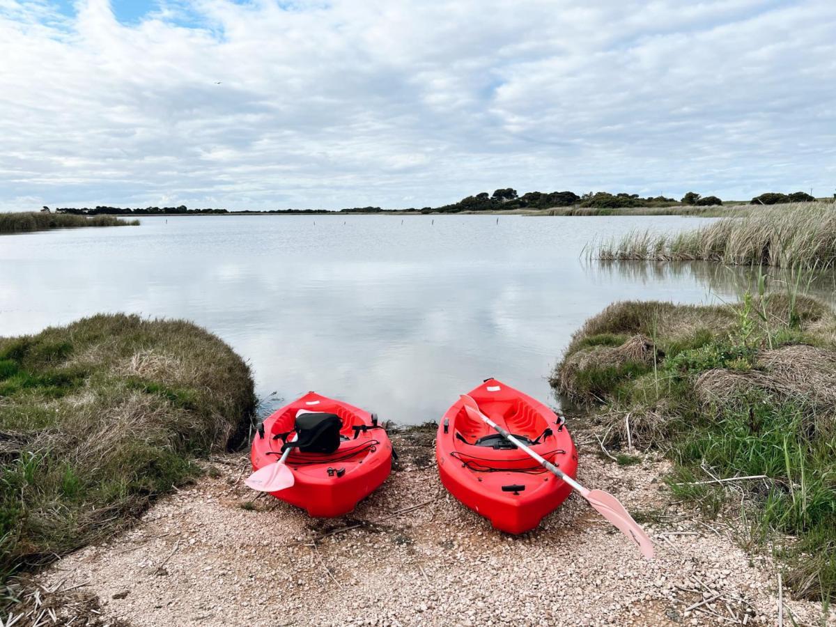 Coorong Island Retreat - Farm Stay At Pet Friendly Property Meningie Kültér fotó