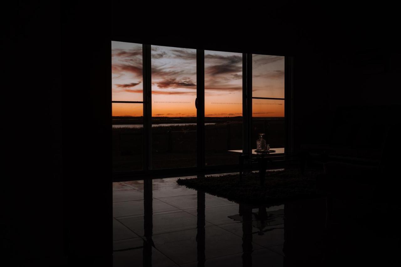 Coorong Island Retreat - Farm Stay At Pet Friendly Property Meningie Kültér fotó